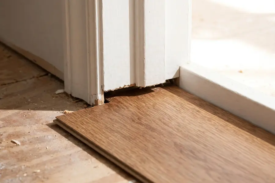 Laminate plank sliding under an undercut door casing